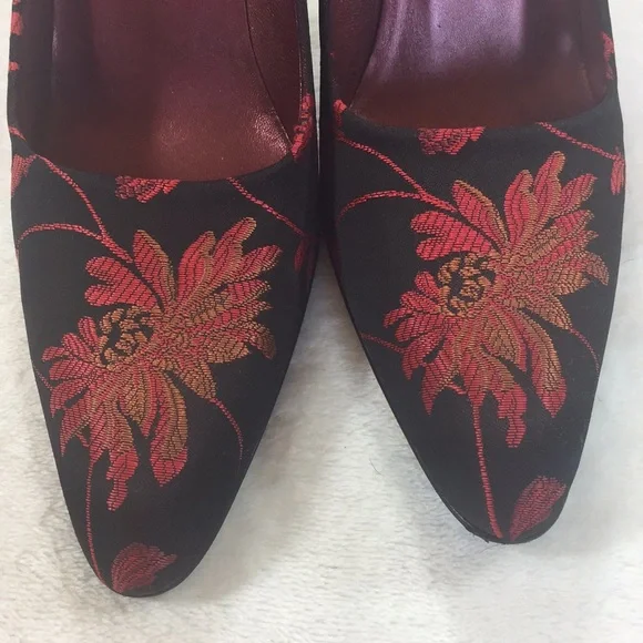 VINTAGE BALLY RED AND BLACK FLORAL PRINT STILETTO HEELS - Picture 5 of 6
